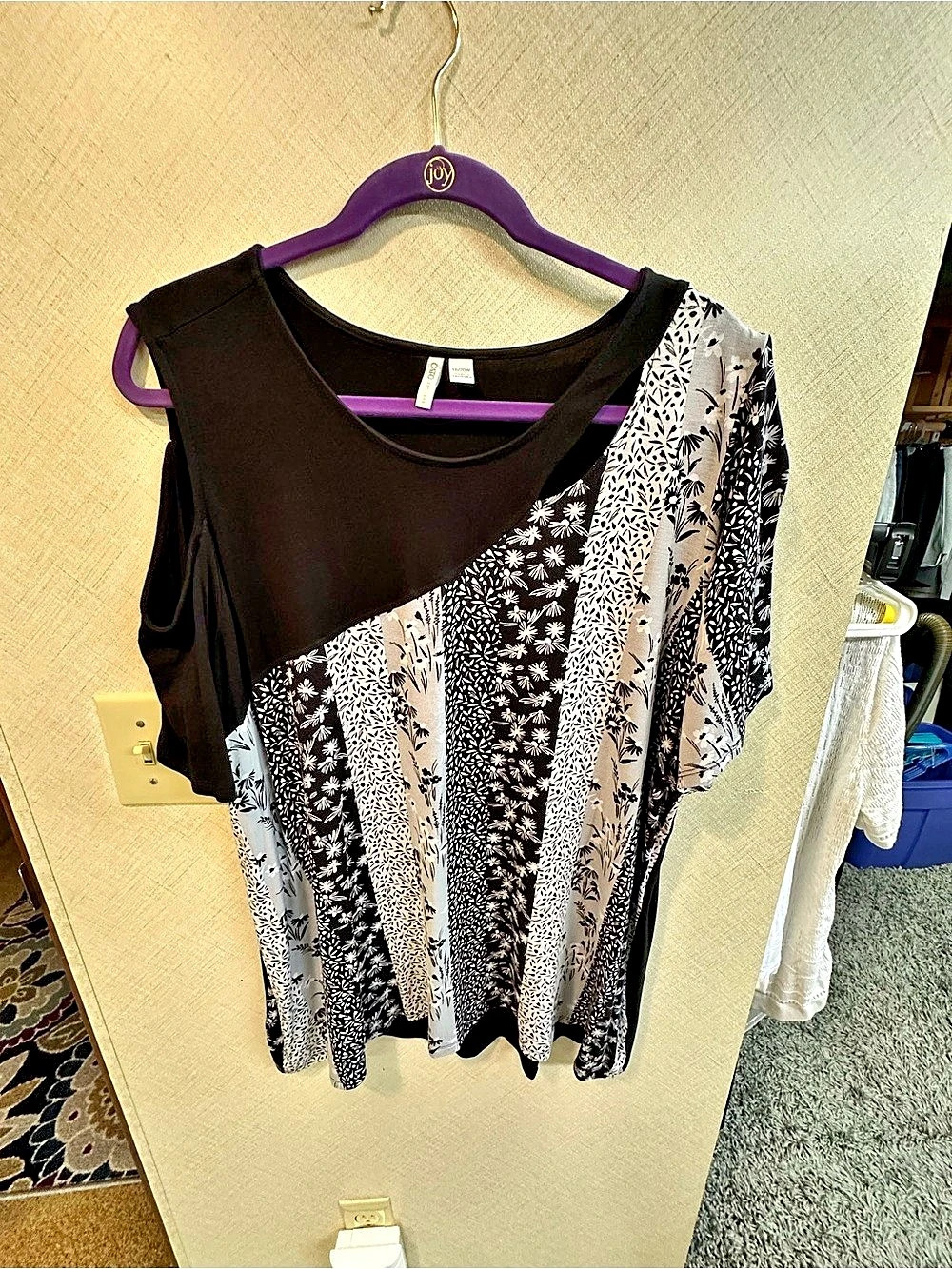 Printed Floral Tunic Top in Black & White, women’s size 18/20